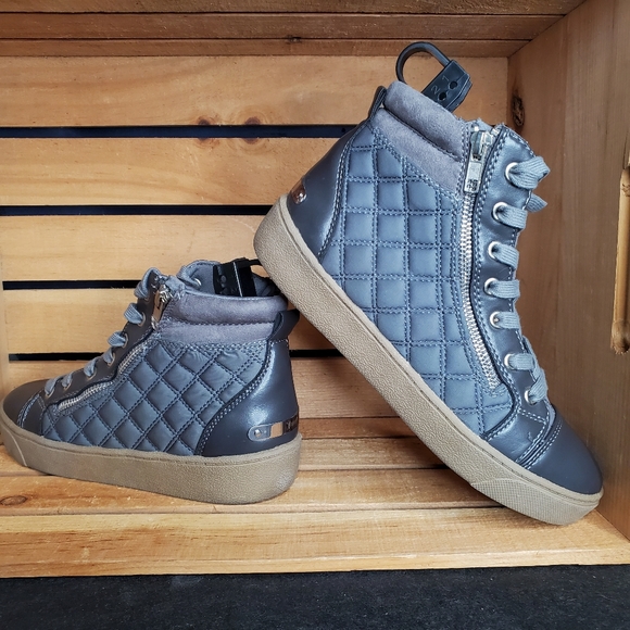 4) JUICY COUTURE Women's Quilted High-Top Sneakers Sz. 7 - Picture 3 of 10